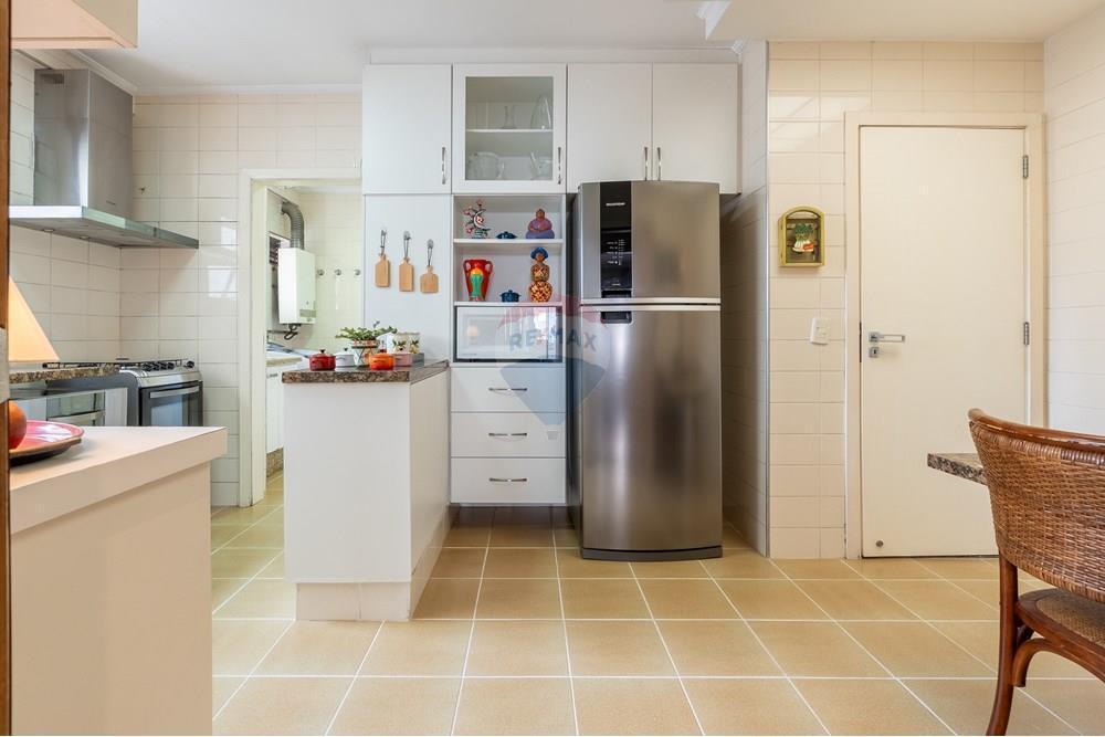 VENDE – Apartamento em Moema – 141m² 3 Suítes, 2 vagas, lazer, próximo ao Parque.