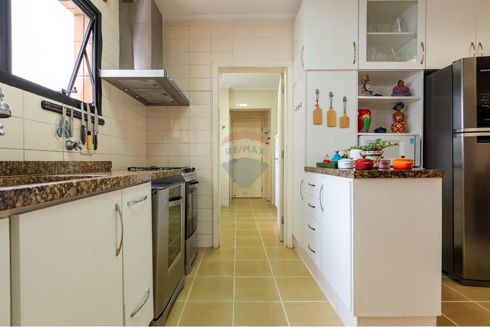 VENDE – Apartamento em Moema – 141m² 3 Suítes, 2 vagas, lazer, próximo ao Parque.