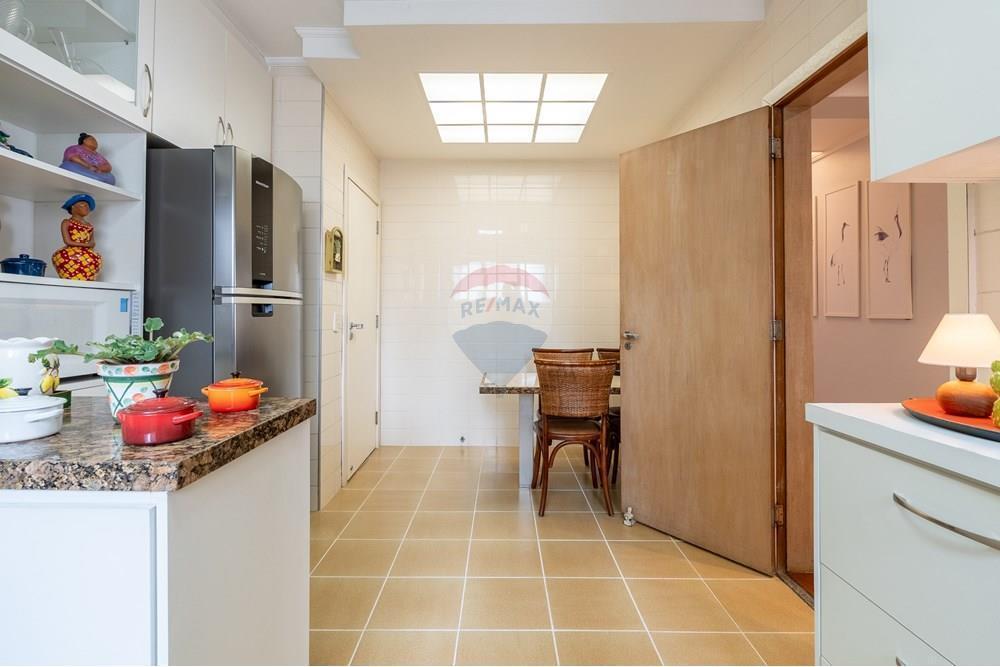 VENDE – Apartamento em Moema – 141m² 3 Suítes, 2 vagas, lazer, próximo ao Parque.