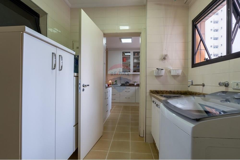 VENDE – Apartamento em Moema – 141m² 3 Suítes, 2 vagas, lazer, próximo ao Parque.