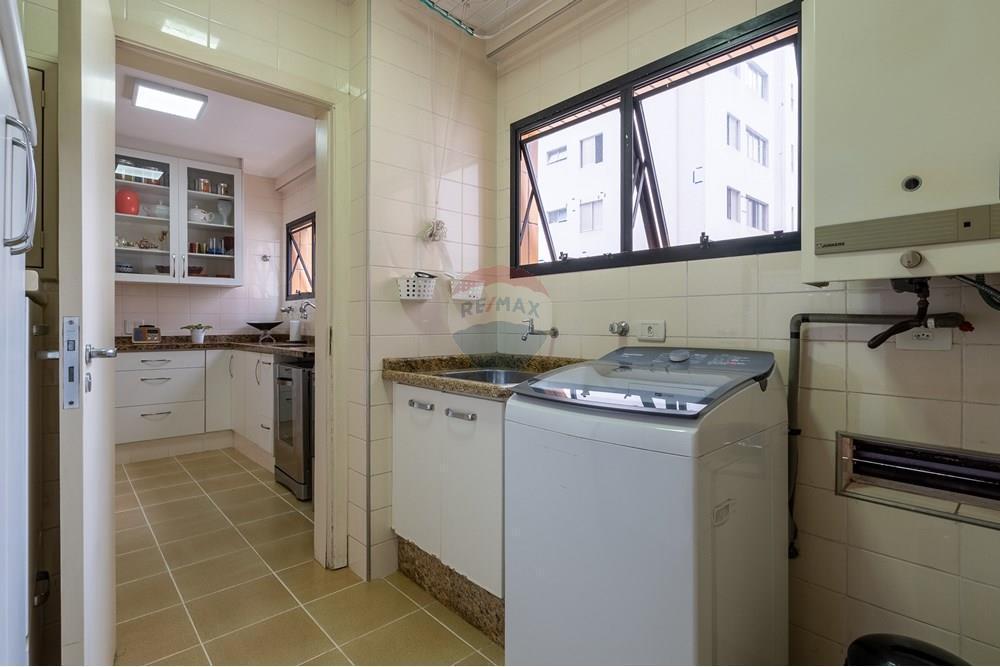 VENDE – Apartamento em Moema – 141m² 3 Suítes, 2 vagas, lazer, próximo ao Parque.
