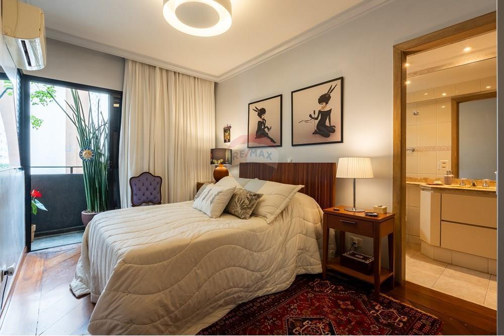 VENDE – Apartamento em Moema – 141m² 3 Suítes, 2 vagas, lazer, próximo ao Parque.