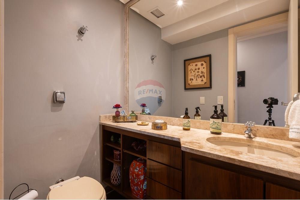 VENDE – Apartamento em Moema – 141m² 3 Suítes, 2 vagas, lazer, próximo ao Parque.