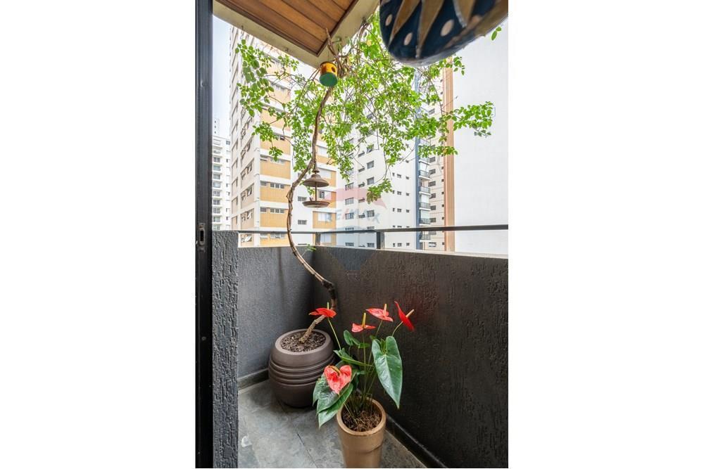 VENDE – Apartamento em Moema – 141m² 3 Suítes, 2 vagas, lazer, próximo ao Parque.