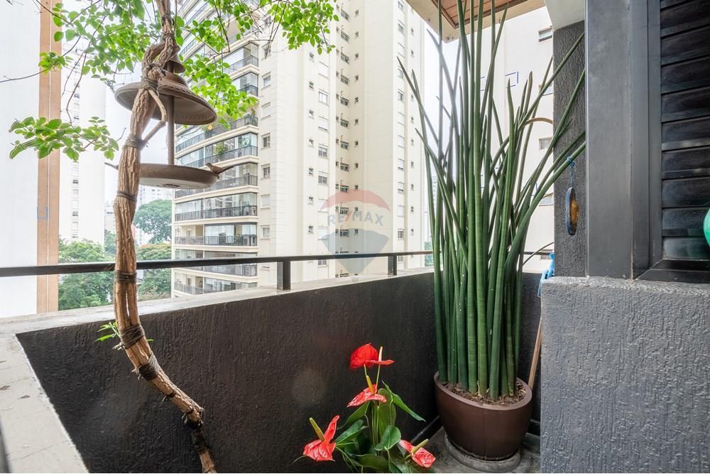 VENDE – Apartamento em Moema – 141m² 3 Suítes, 2 vagas, lazer, próximo ao Parque.