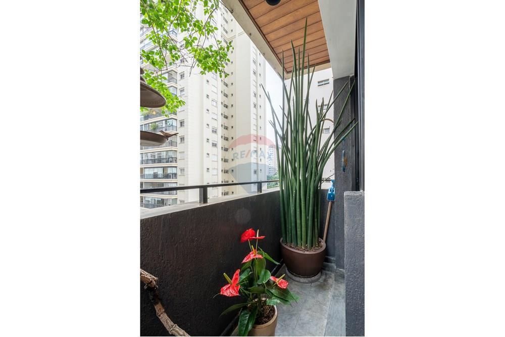 VENDE – Apartamento em Moema – 141m² 3 Suítes, 2 vagas, lazer, próximo ao Parque.