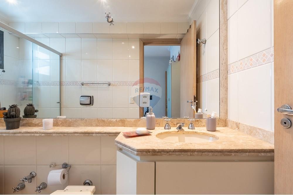 VENDE – Apartamento em Moema – 141m² 3 Suítes, 2 vagas, lazer, próximo ao Parque.