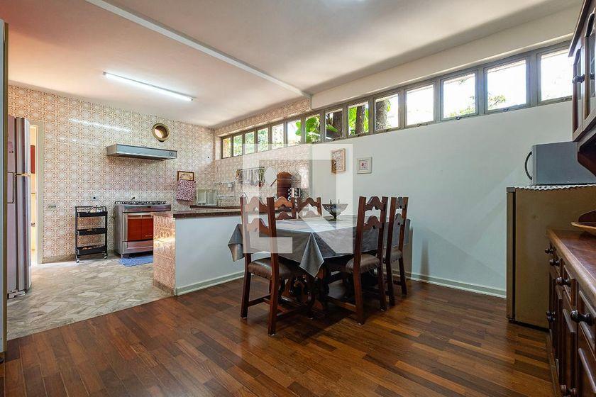 Casa à Venda – Alto de Pinheiros, 4 Quartos, 526 m² – São Paulo