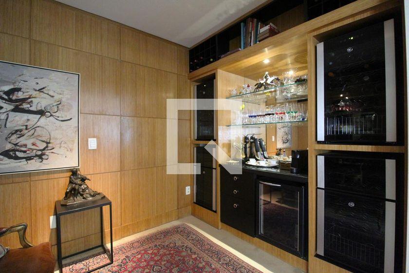 Apartamento à Venda – Itaim Bibi, 3 Quartos, 280 m² – São Paulo