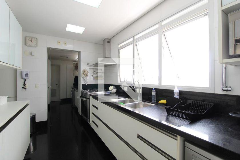Apartamento à Venda – Itaim Bibi, 3 Quartos, 280 m² – São Paulo