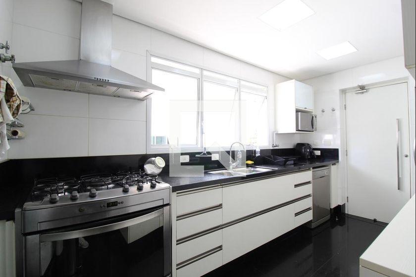 Apartamento à Venda – Itaim Bibi, 3 Quartos, 280 m² – São Paulo