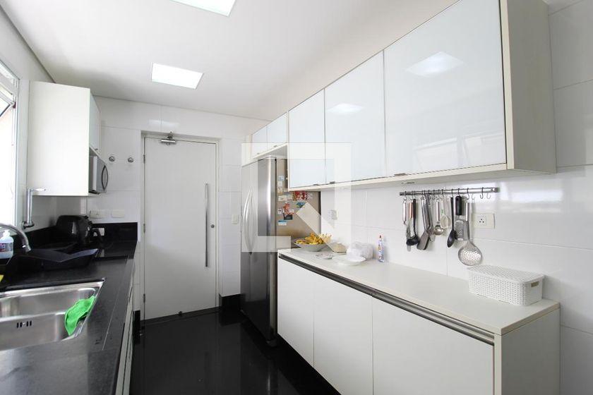 Apartamento à Venda – Itaim Bibi, 3 Quartos, 280 m² – São Paulo