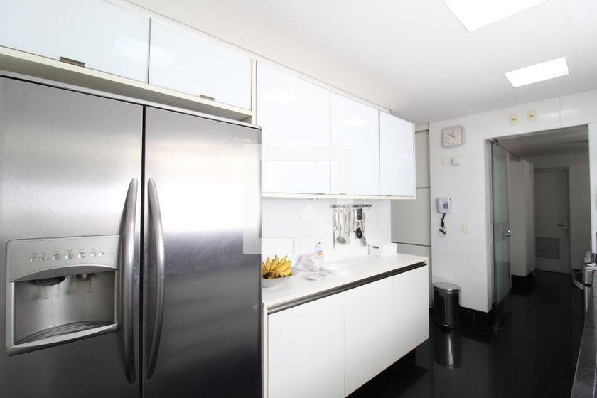 Apartamento à Venda – Itaim Bibi, 3 Quartos, 280 m² – São Paulo