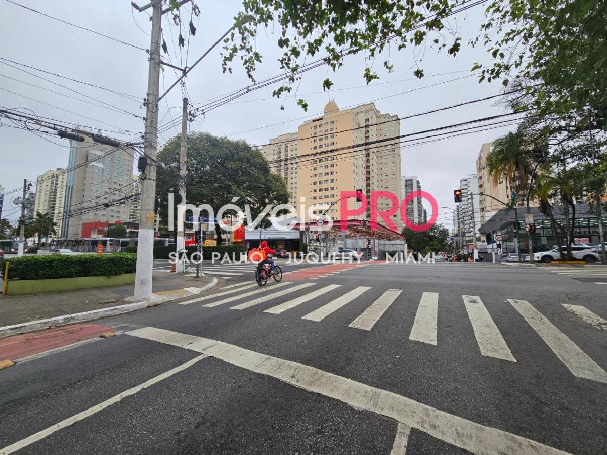 ZEU, esquina positiva