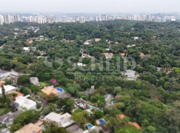 Casa de vila térrea com vista privilegiada para o verde, 4 suítes e 6 vagas!