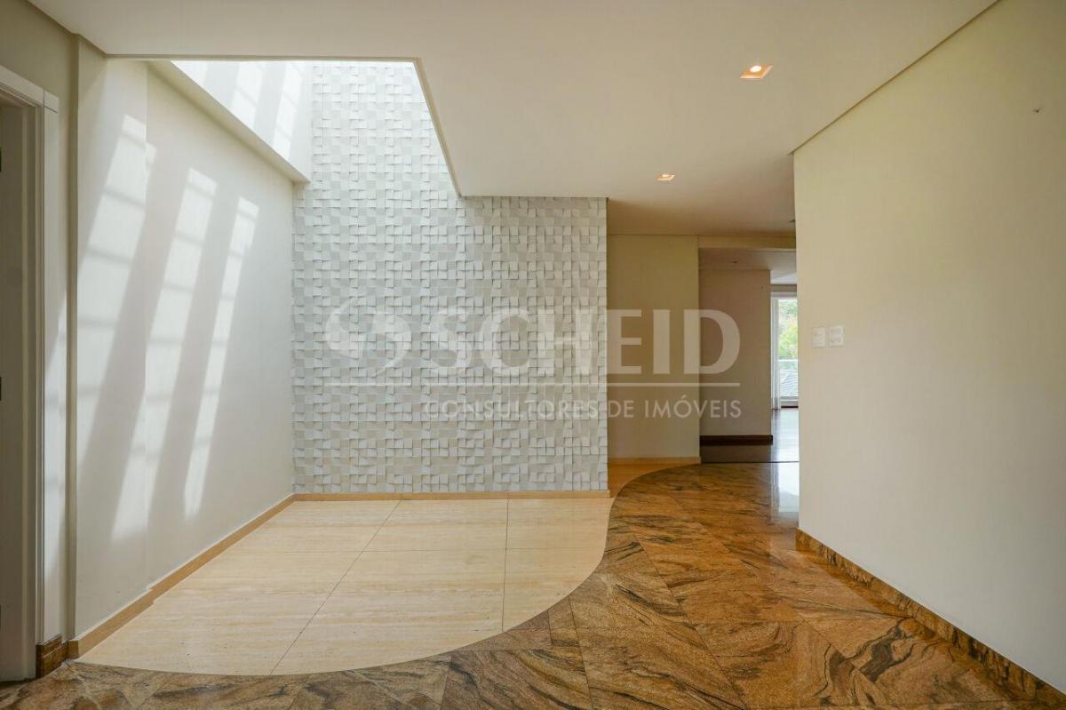 Casa de vila térrea com vista privilegiada para o verde, 4 suítes e 6 vagas!