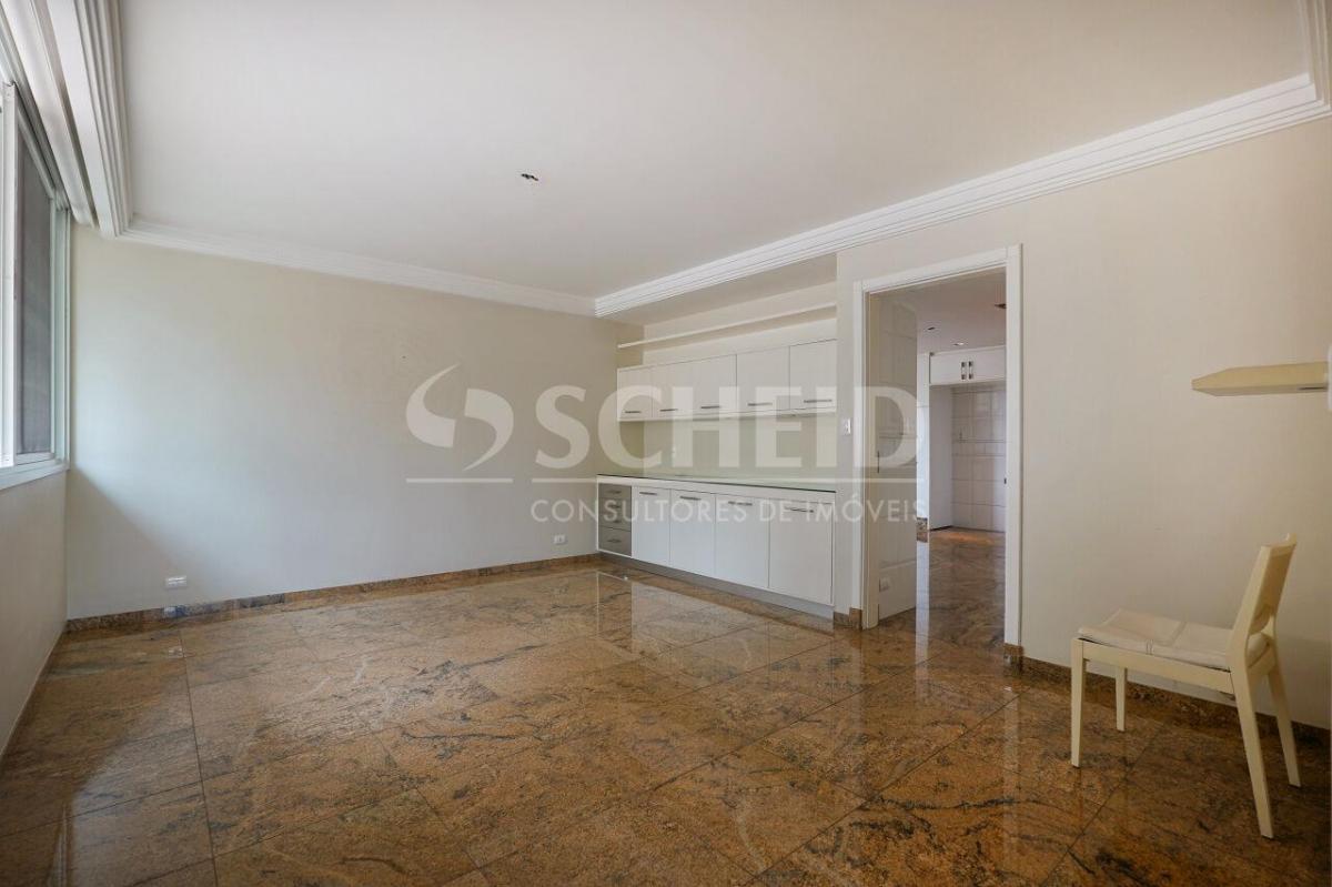 Casa de vila térrea com vista privilegiada para o verde, 4 suítes e 6 vagas!