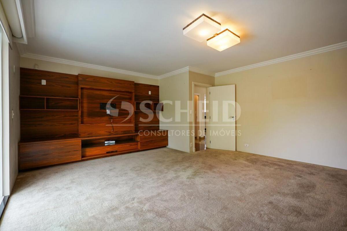 Casa de vila térrea com vista privilegiada para o verde, 4 suítes e 6 vagas!