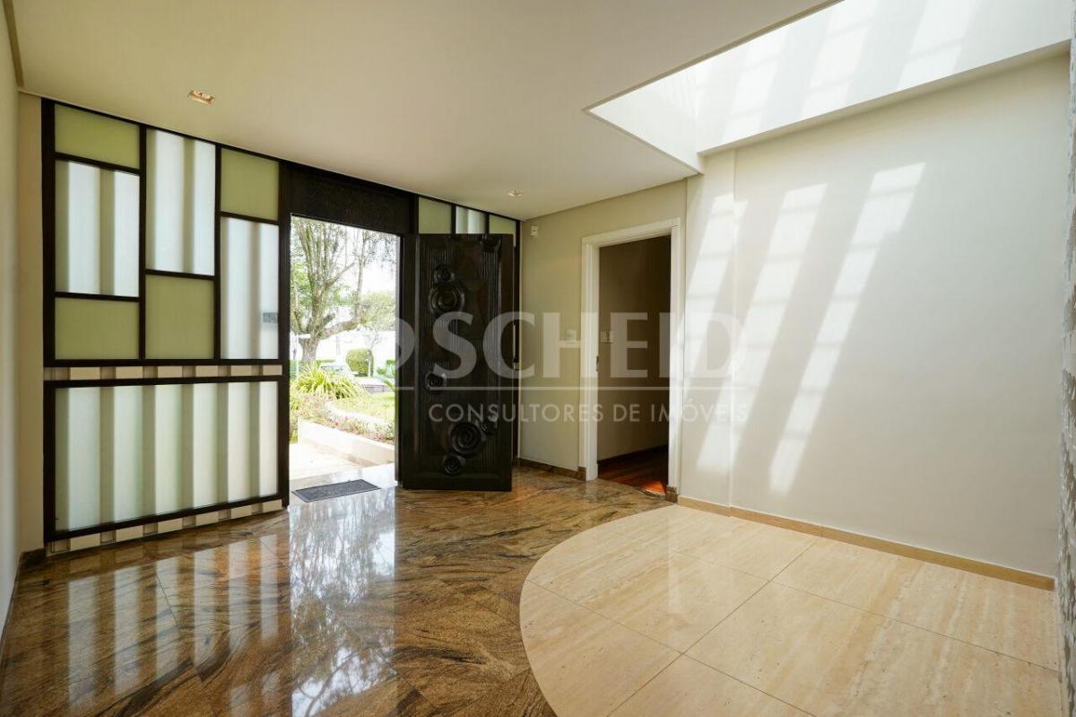 Casa de vila térrea com vista privilegiada para o verde, 4 suítes e 6 vagas!