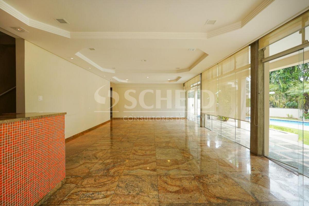 Casa de vila térrea com vista privilegiada para o verde, 4 suítes e 6 vagas!