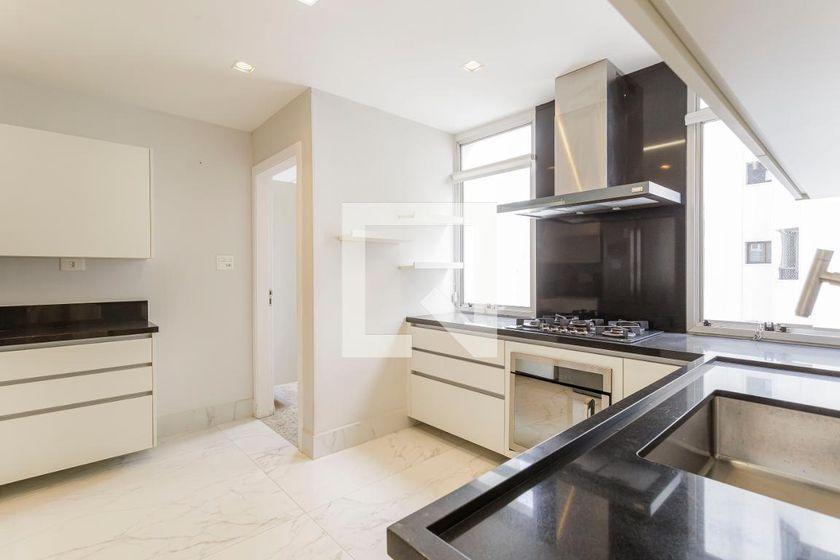 Apartamento à Venda – Vila Nova Conceição, 4 Quartos, 212 m² – São Paulo