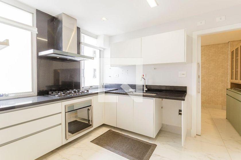Apartamento à Venda – Vila Nova Conceição, 4 Quartos, 212 m² – São Paulo