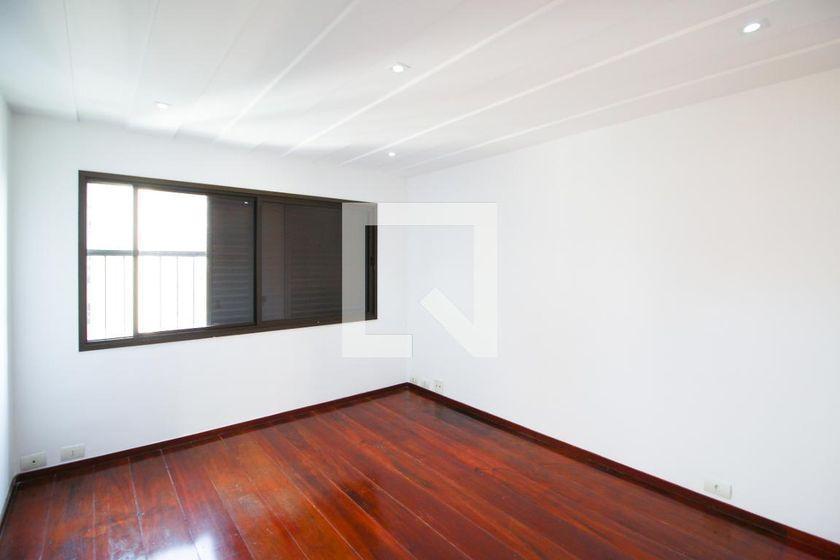 Apartamento à Venda – Moema, 3 Quartos, 240 m² – São Paulo