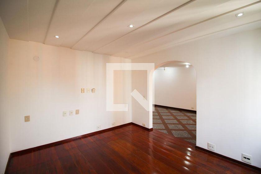 Apartamento à Venda – Moema, 3 Quartos, 240 m² – São Paulo