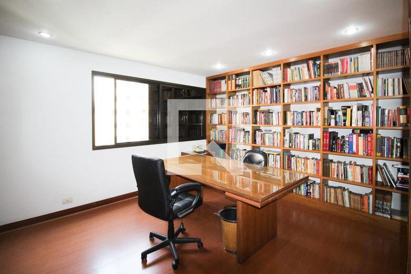 Apartamento à Venda – Moema, 3 Quartos, 240 m² – São Paulo
