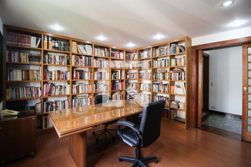 Apartamento à Venda – Moema, 3 Quartos, 240 m² – São Paulo