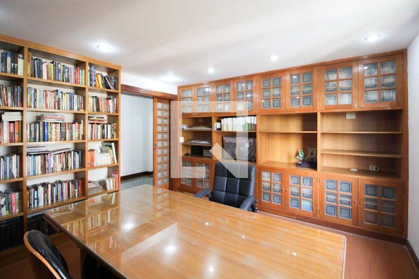 Apartamento à Venda – Moema, 3 Quartos, 240 m² – São Paulo