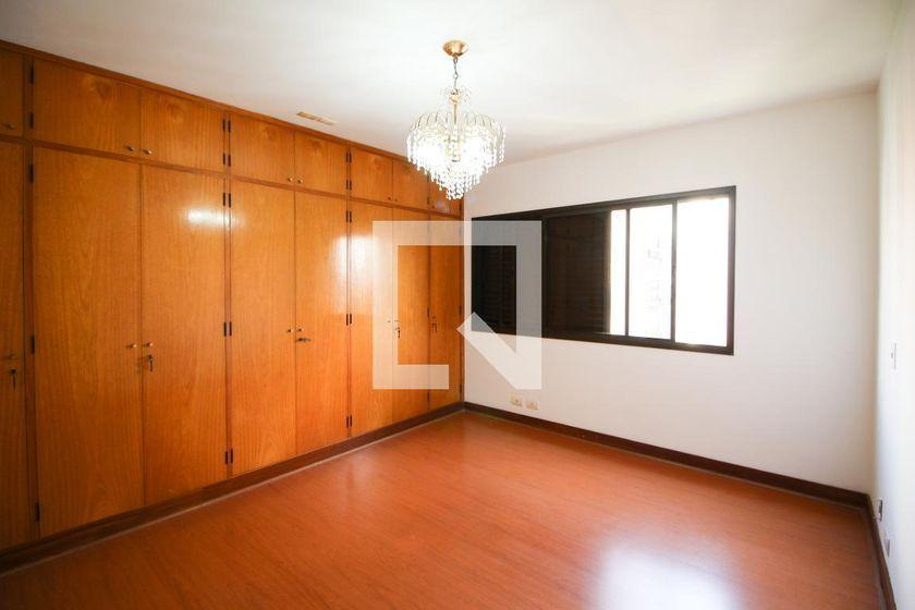 Apartamento à Venda – Moema, 3 Quartos, 240 m² – São Paulo