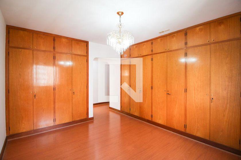 Apartamento à Venda – Moema, 3 Quartos, 240 m² – São Paulo