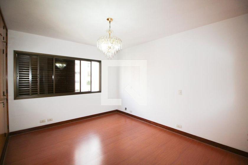 Apartamento à Venda – Moema, 3 Quartos, 240 m² – São Paulo