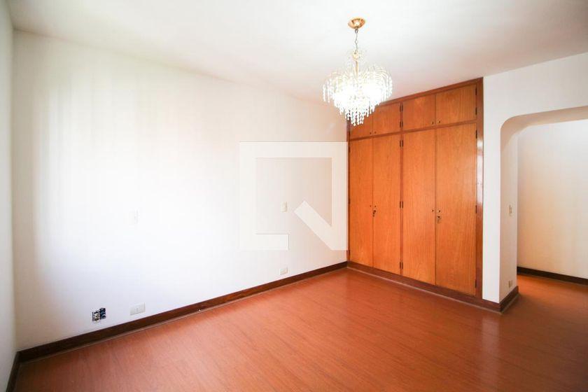 Apartamento à Venda – Moema, 3 Quartos, 240 m² – São Paulo