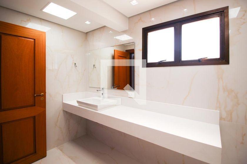 Apartamento à Venda – Moema, 3 Quartos, 240 m² – São Paulo