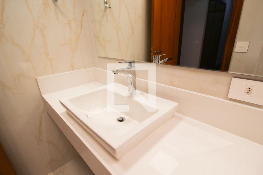 Apartamento à Venda – Moema, 3 Quartos, 240 m² – São Paulo