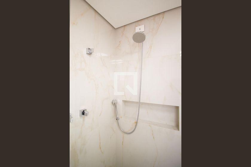 Apartamento à Venda – Moema, 3 Quartos, 240 m² – São Paulo