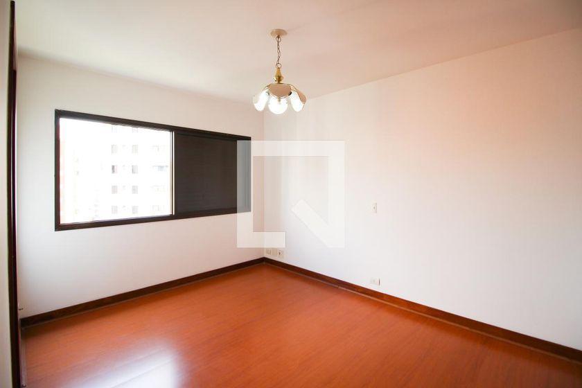 Apartamento à Venda – Moema, 3 Quartos, 240 m² – São Paulo