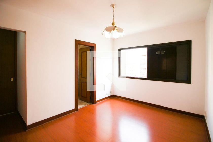 Apartamento à Venda – Moema, 3 Quartos, 240 m² – São Paulo