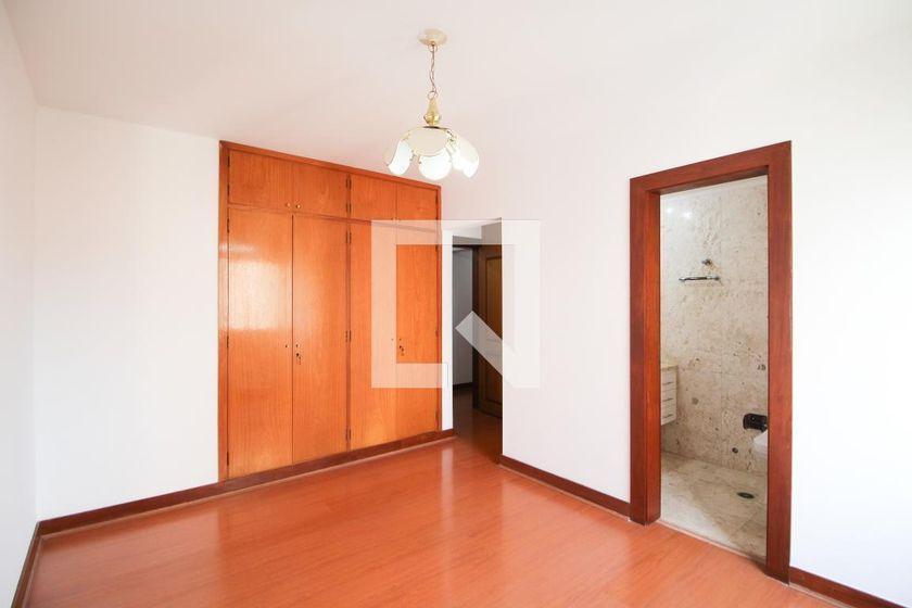 Apartamento à Venda – Moema, 3 Quartos, 240 m² – São Paulo