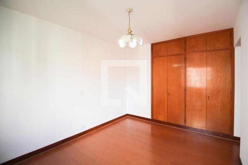 Apartamento à Venda – Moema, 3 Quartos, 240 m² – São Paulo