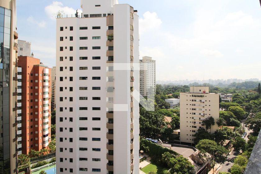 Apartamento à Venda – Moema, 3 Quartos, 240 m² – São Paulo