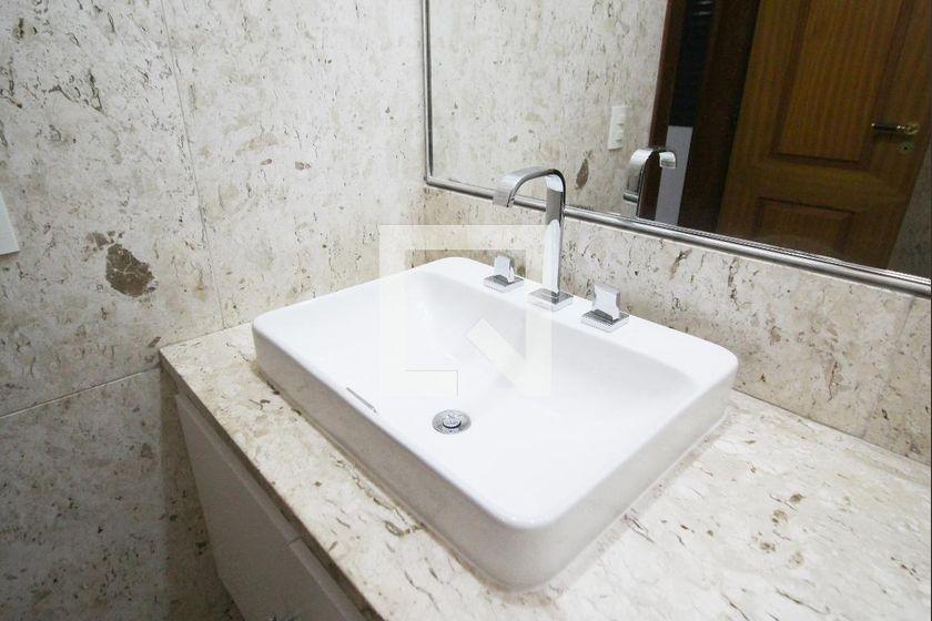 Apartamento à Venda – Moema, 3 Quartos, 240 m² – São Paulo