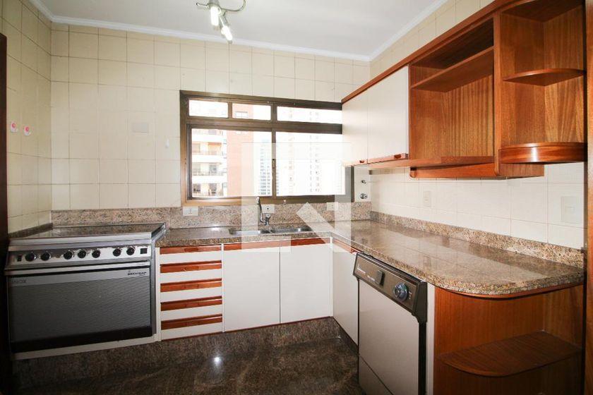 Apartamento à Venda – Moema, 3 Quartos, 240 m² – São Paulo