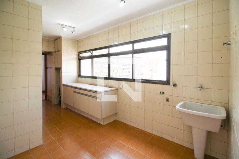 Apartamento à Venda – Moema, 3 Quartos, 240 m² – São Paulo