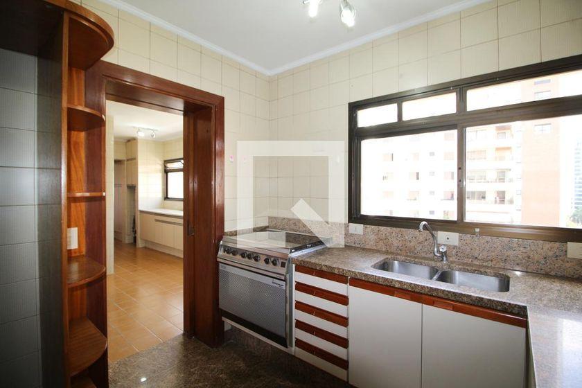 Apartamento à Venda – Moema, 3 Quartos, 240 m² – São Paulo