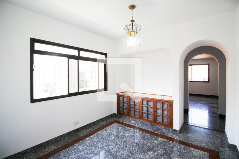 Apartamento à Venda – Moema, 3 Quartos, 240 m² – São Paulo