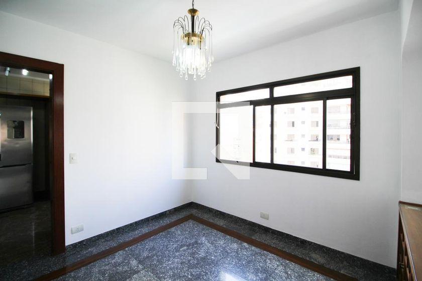 Apartamento à Venda – Moema, 3 Quartos, 240 m² – São Paulo