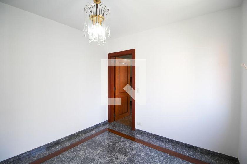 Apartamento à Venda – Moema, 3 Quartos, 240 m² – São Paulo